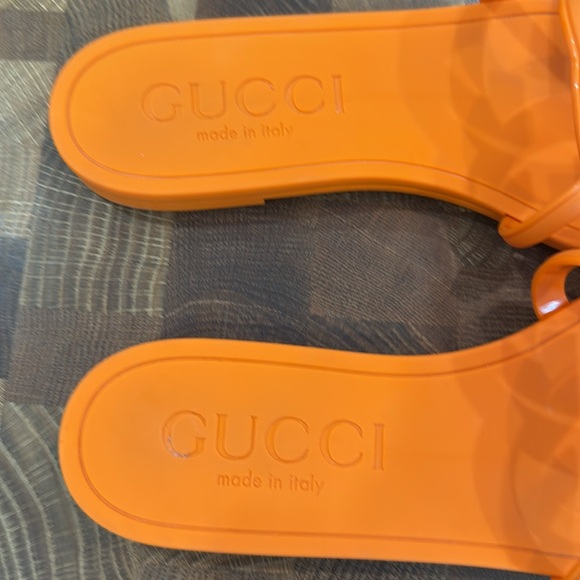 Gucci Bold Orange Logo Rubber Slides - Picture 7 of 7